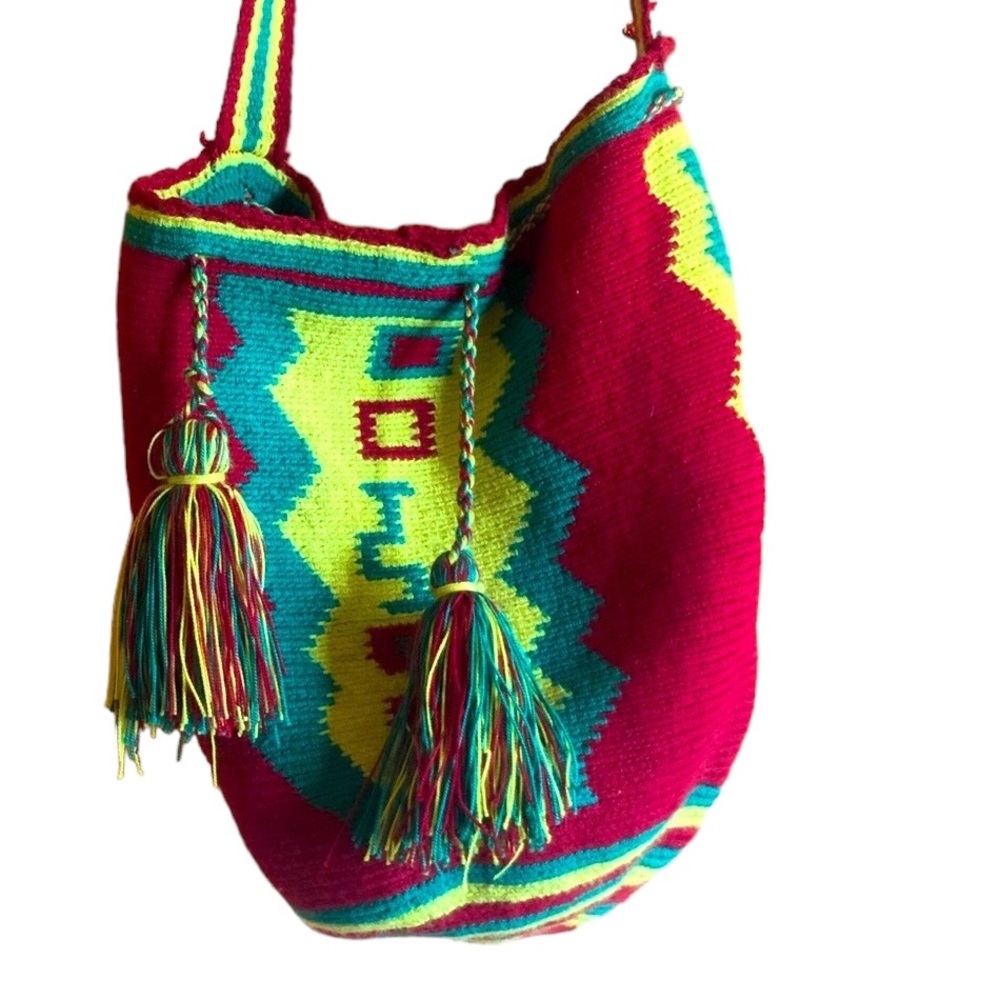 NWOT Wayuu Taya Red Green and Gold Colorful Woven Messenger Tie Bag